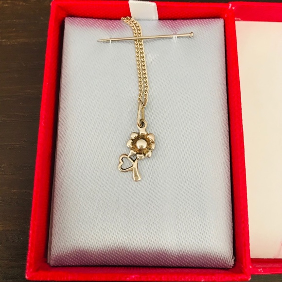 🌺 Tiny delicate silver necklace & flower pendent - Picture 3 of 4